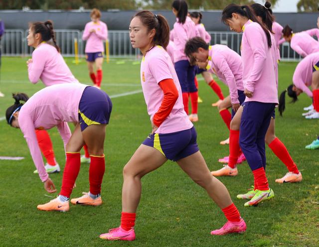 中国女足实力突出，队员团结一致，迎难而上！的简单介绍