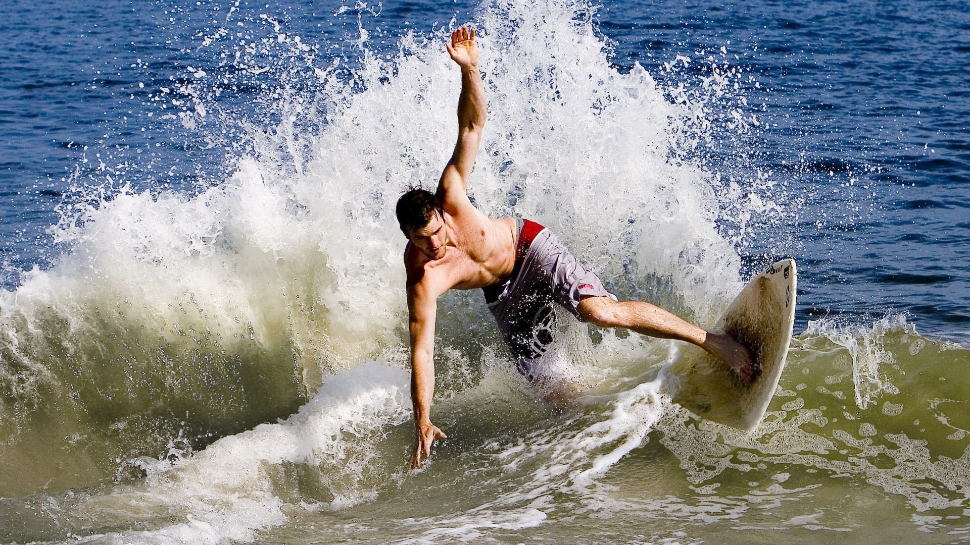 爱游戏TV版-罗德里手感滚烫，带领辽宁男篮绝杀新疆男篮，赛后一句话霸气侧漏